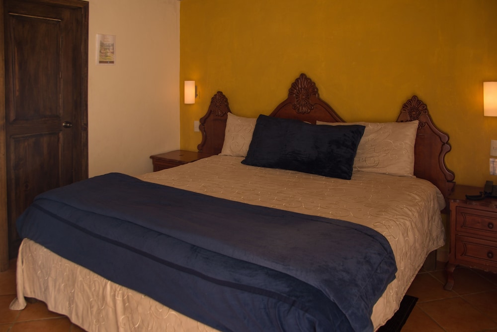 Deluxe Suite, 1 Double Bed, Garden View photo 2