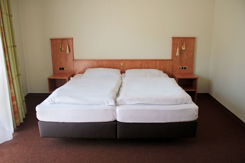 Basic Double or Twin Room photo 1