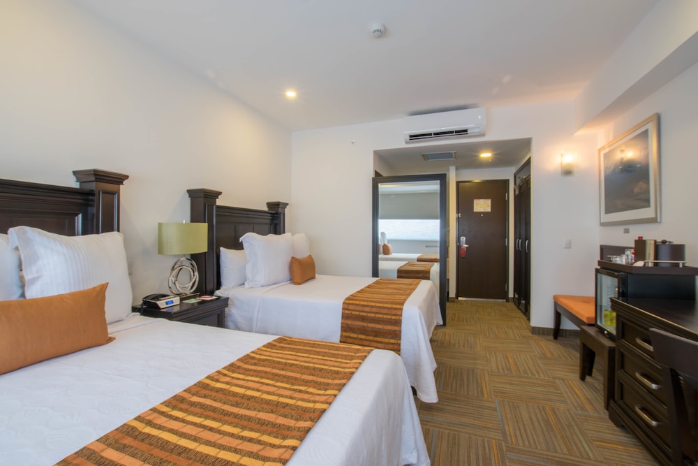 Junior Double Room, 2 Bedrooms, City View - Photo 2