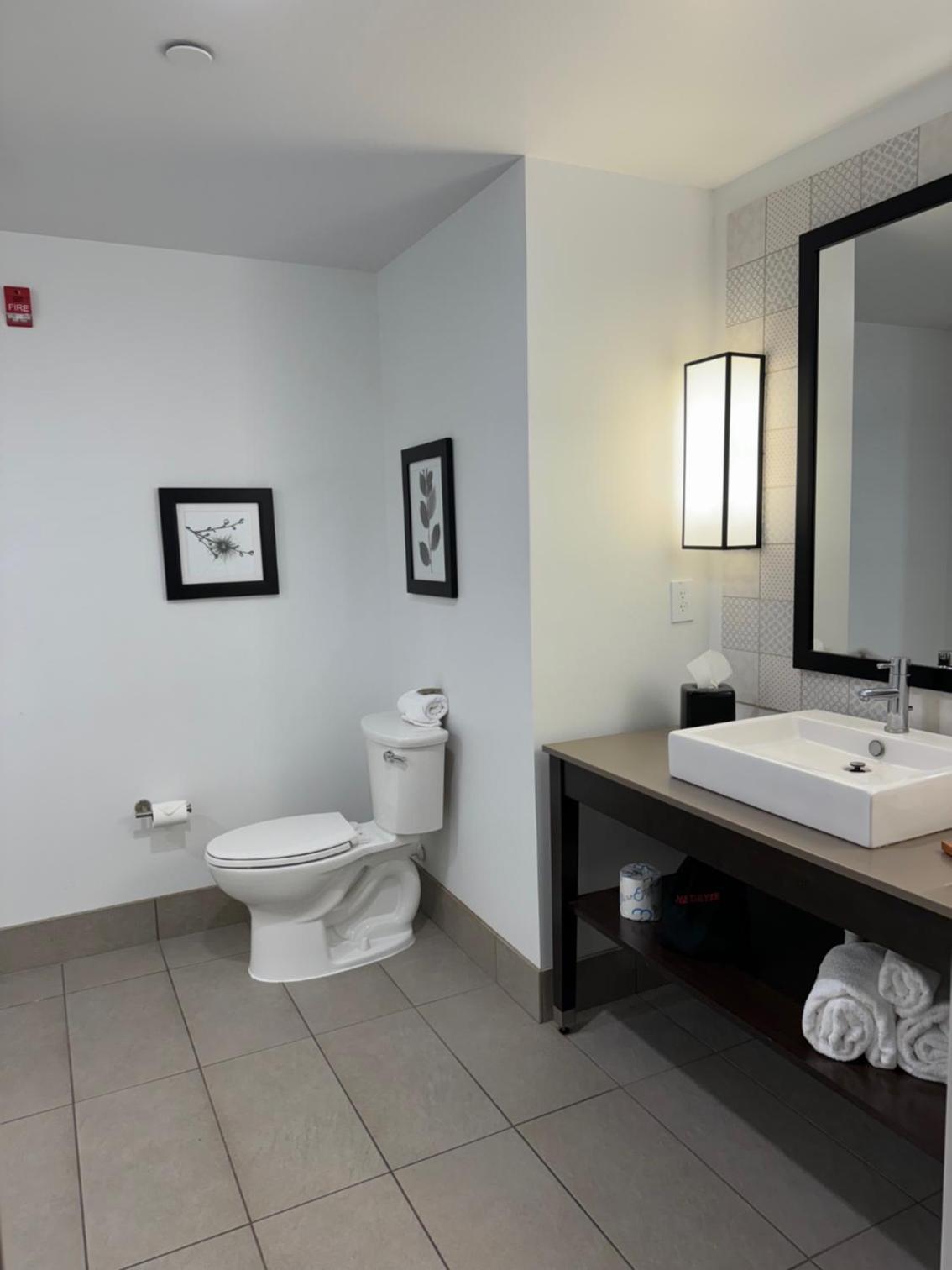Queen Suite with Two Queen Beds and Roll-In Shower - Disability Access/Non Smoking photo 2