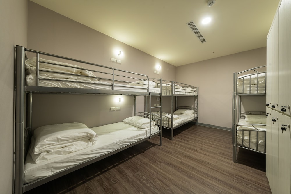 Shared Dormitory, Women only, Shared Bathroom photo 3