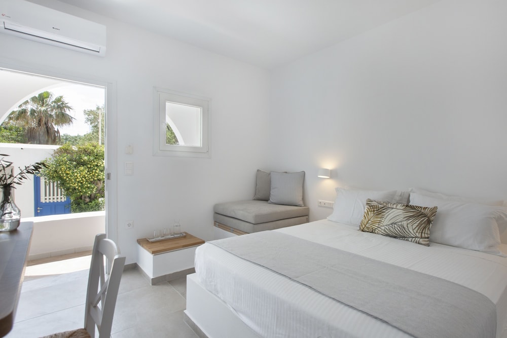 Superior Double Room (Street View)