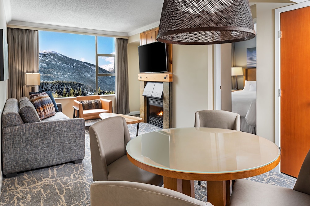 Suite, 1 Bedroom, Fireplace - Photo 1