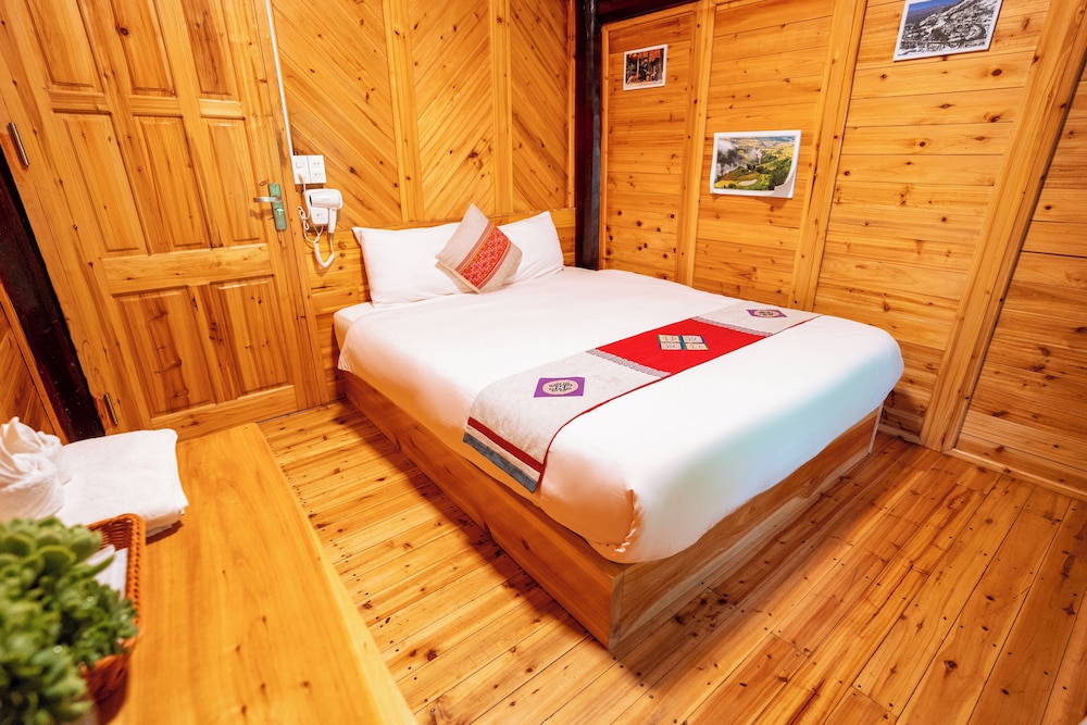 Room, 1 Queen Bed, Shared Bathroom, Mountain View - Photo 3