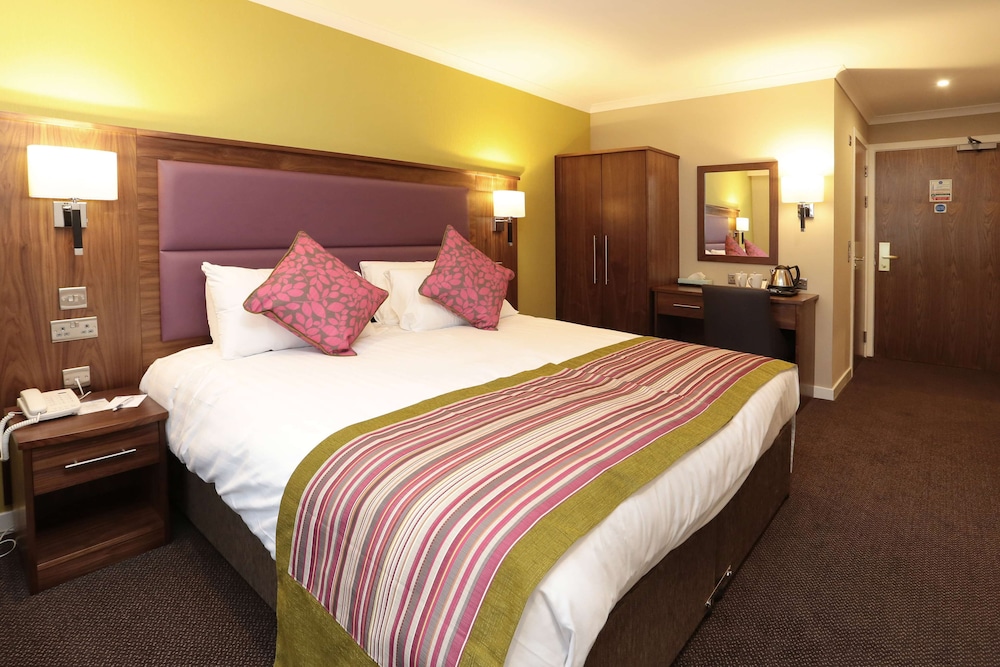 Family Room, 1 King Bed, Non Smoking (with Sofabed) photo 3