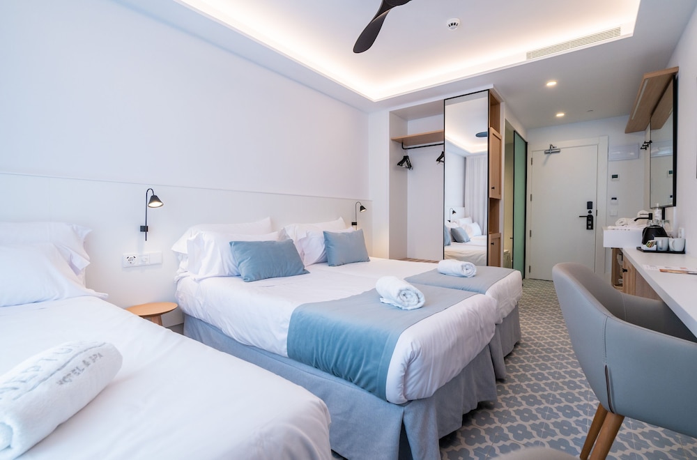 Triple Room, Balcony (3 Adultos)