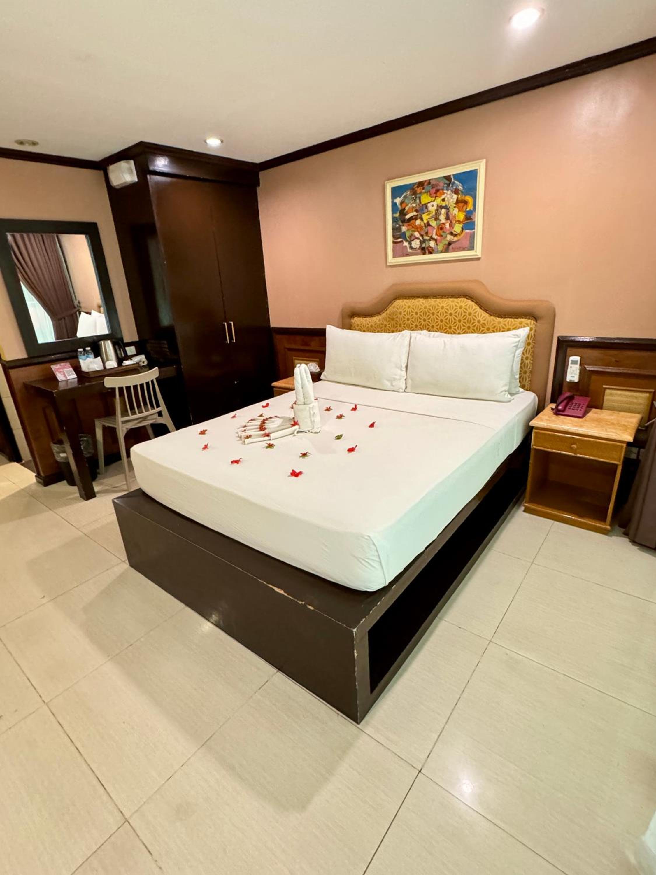 Deluxe Room with Balcony photo 2