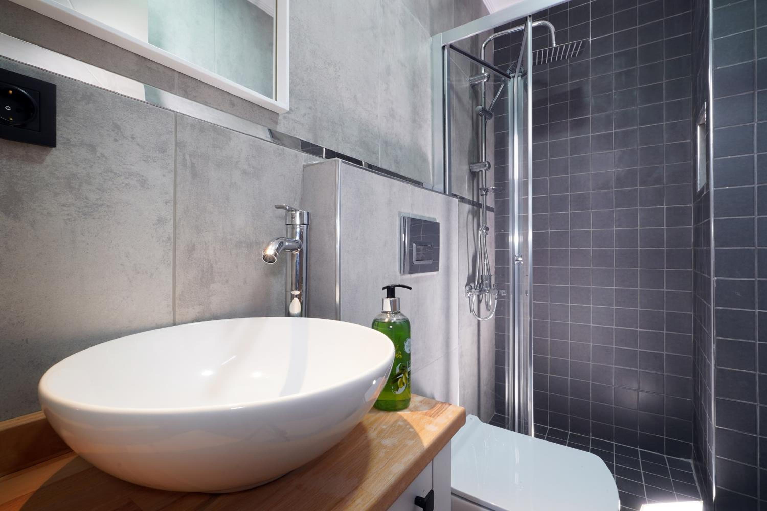 Single Room with Private Bathroom photo 3