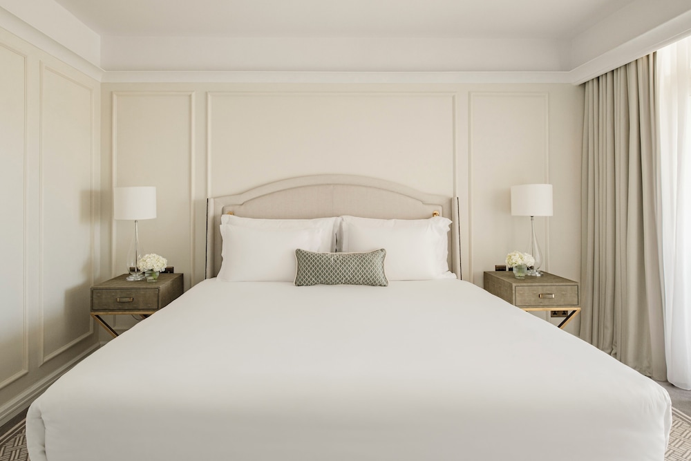 Signature Suite - Photo 1
