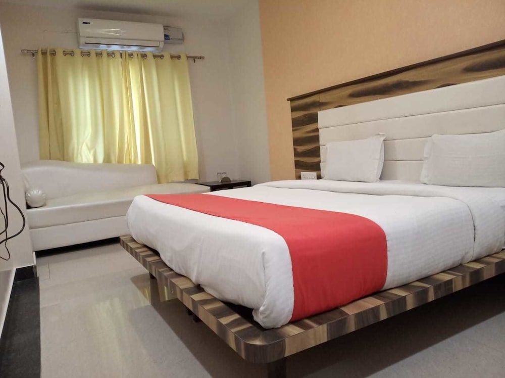 Deluxe Room - Photo 12
