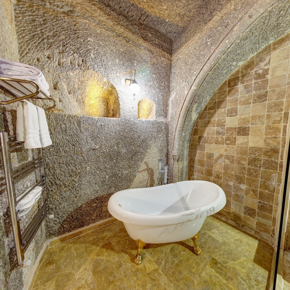 Queen Suite - Photo 12
