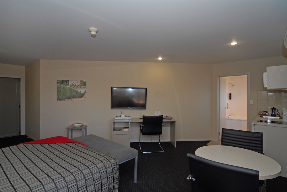 Executive Studio, Jetted Tub photo 1