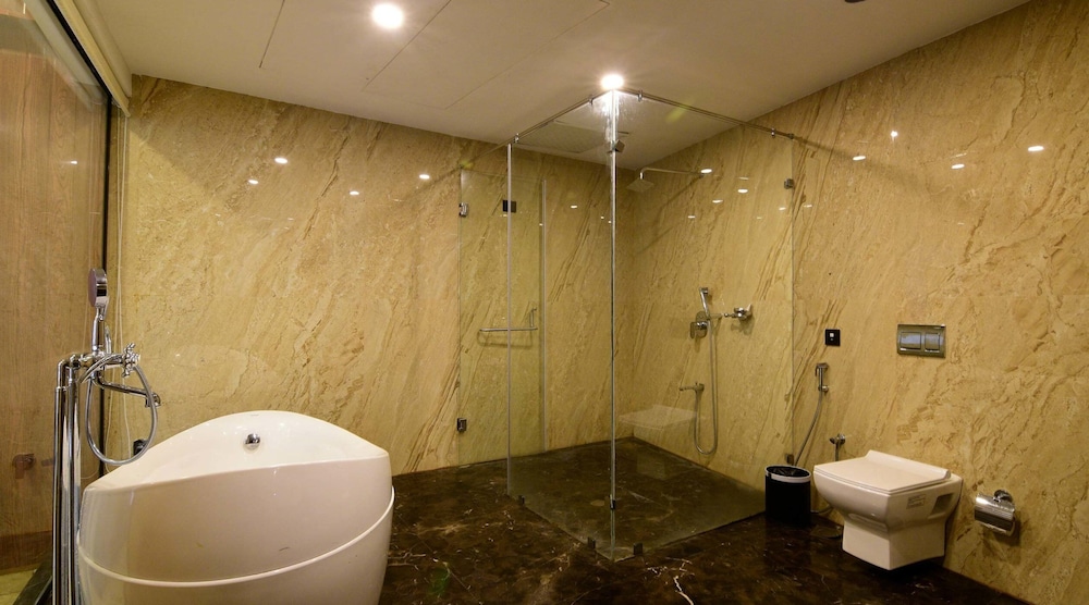 Family Double Room, Multiple Beds, Bathtub (Deluxe) photo 2