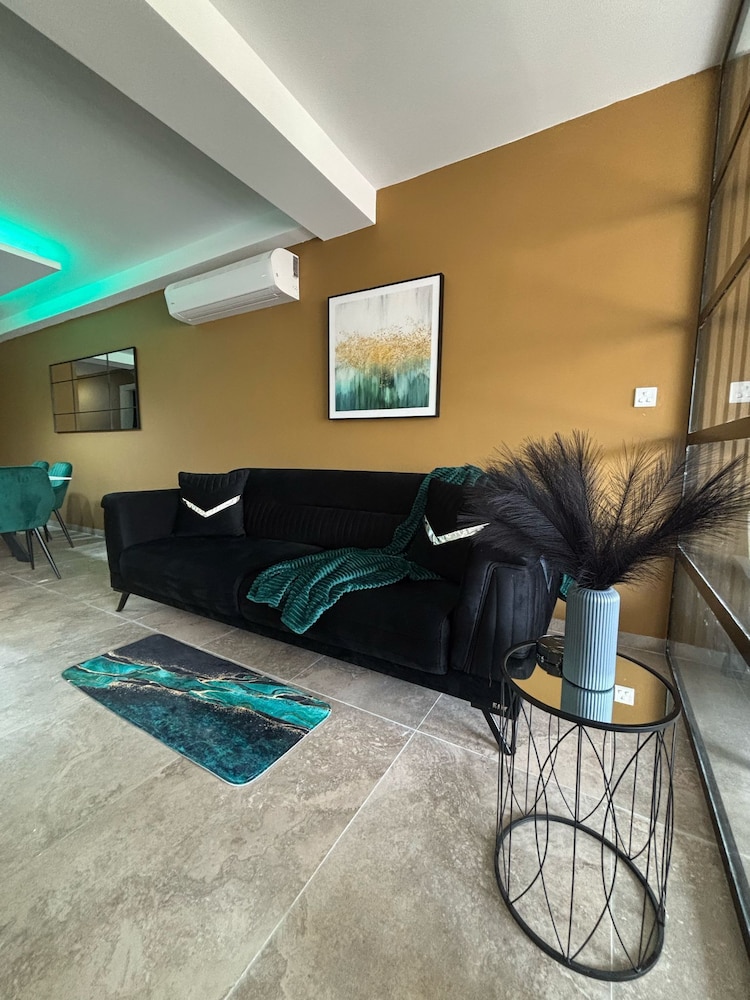 Luxury Apartment, Pool View photo 2