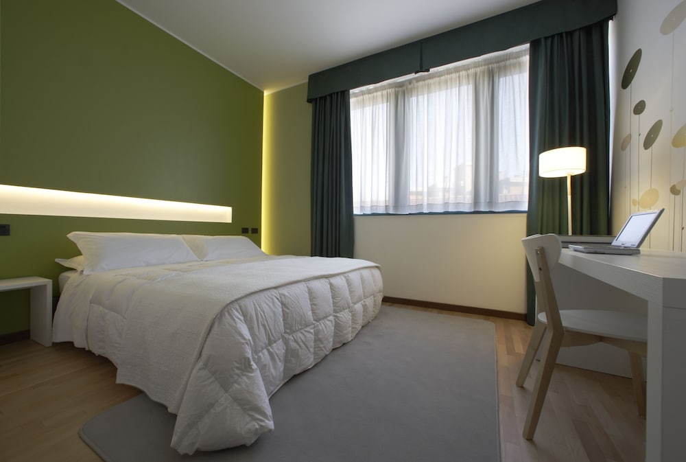 Basic Double Room, Non Smoking - Photo 4