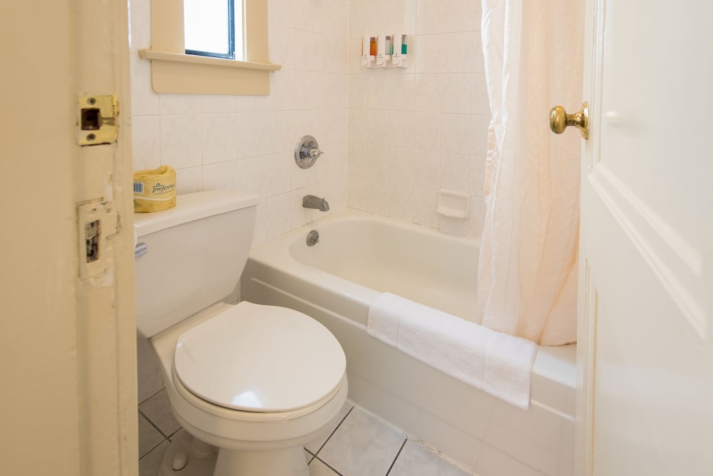 Deluxe Room - Photo 10