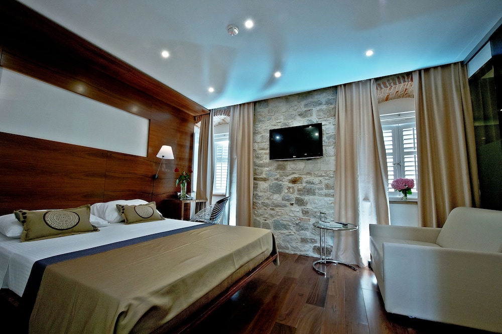 Deluxe Double or Twin Room - Photo 2