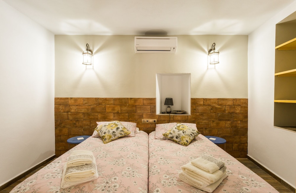 Standard Triple Room, Ensuite (interior)