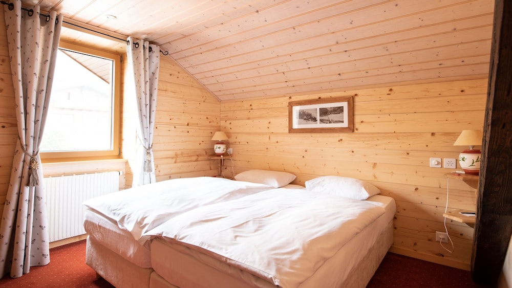 Economy Double Room, Private Bathroom, City View photo 2
