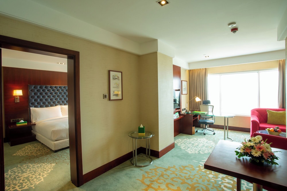 Suite, 1 Bedroom - Photo 6