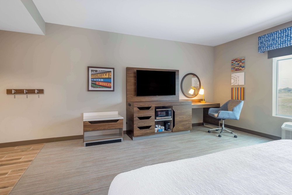 Room, 1 King Bed, Accessible, Bathtub - Photo 1