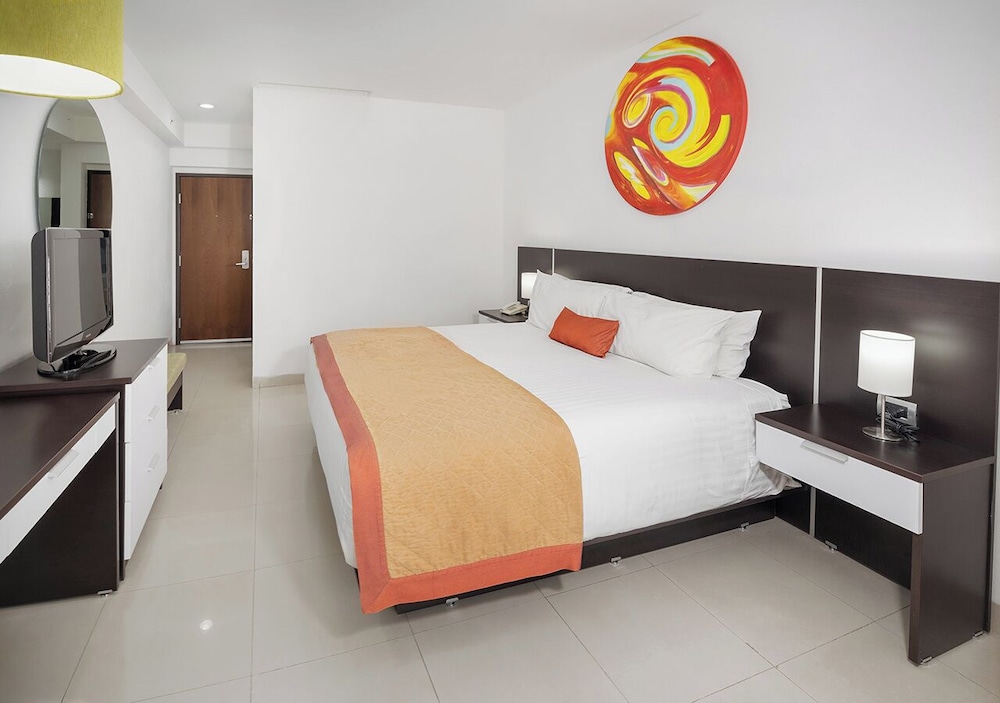 Standard Room, 1 King Bed - Photo 7