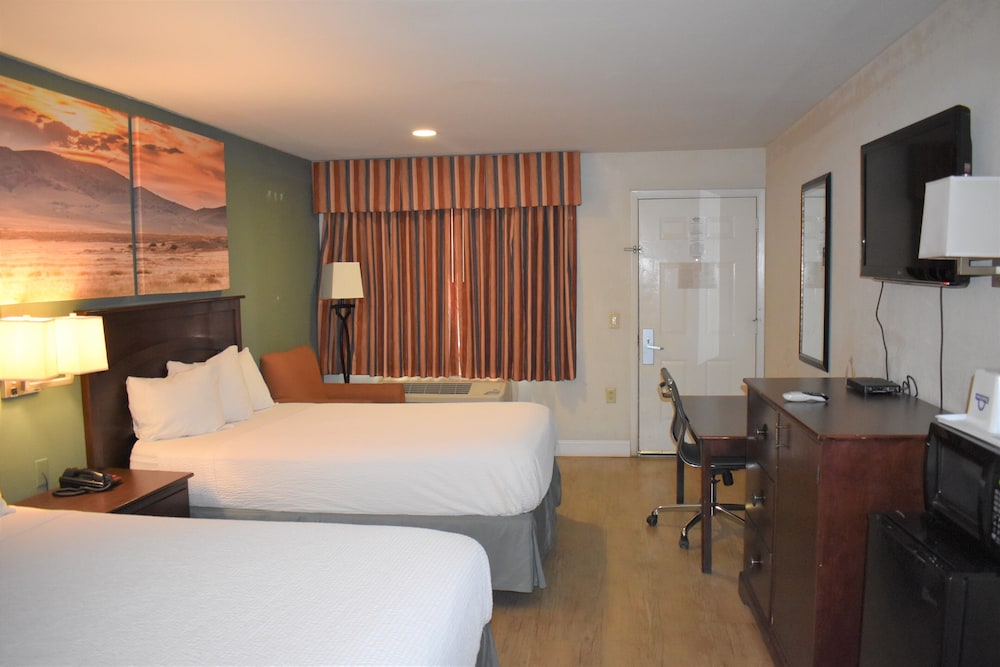 Room, 2 Double Beds, Non Smoking - Photo 2