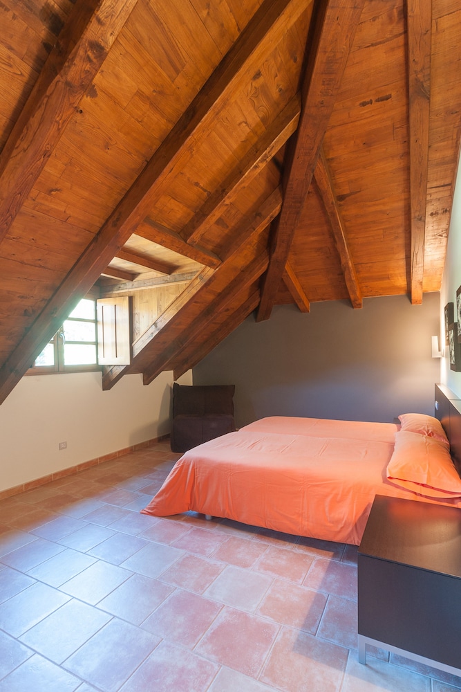 Standard Apartment, 3 Bedrooms, Fireplace photo 2