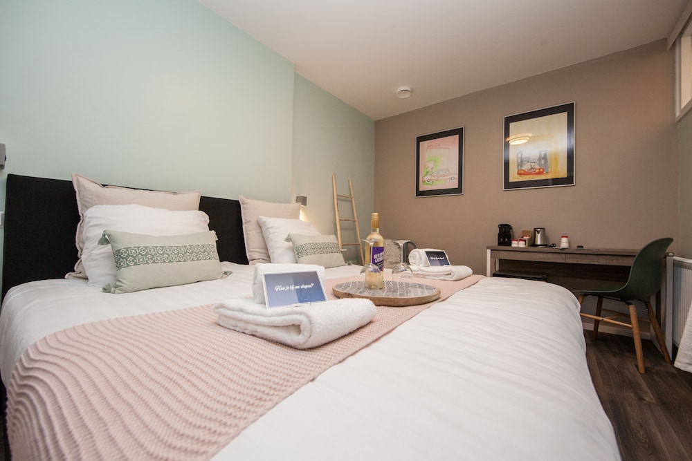 Superior Double Room (inside building with bath) photo 3