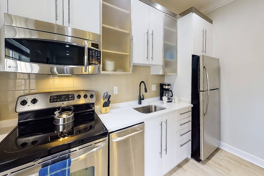 Condo (Beach Club Modern Condo C Building) photo 3