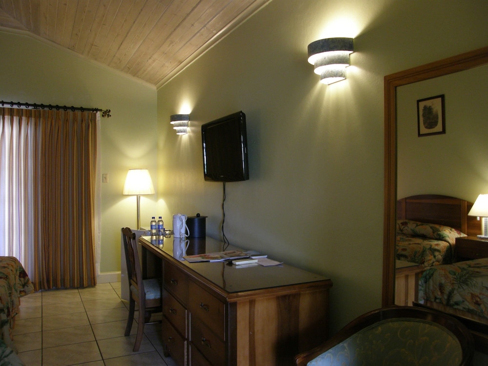 Superior Room, Pool View photo 3