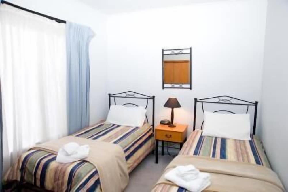 Apartment, 2 Bedrooms (1 Queen & 2 Singles) photo 1