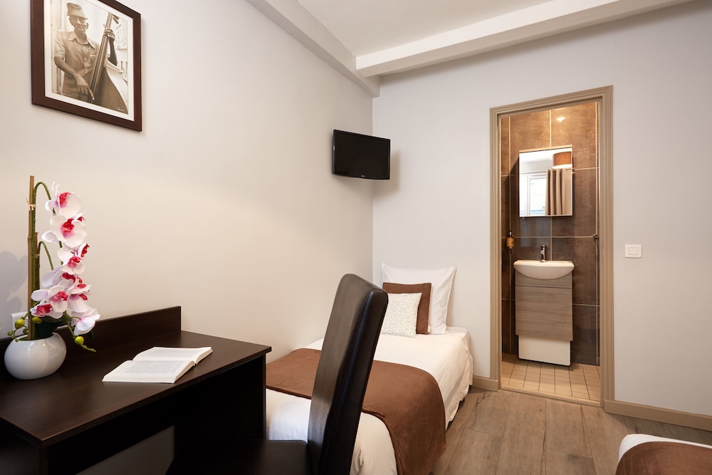 Triple Room, Private Bathroom photo 2