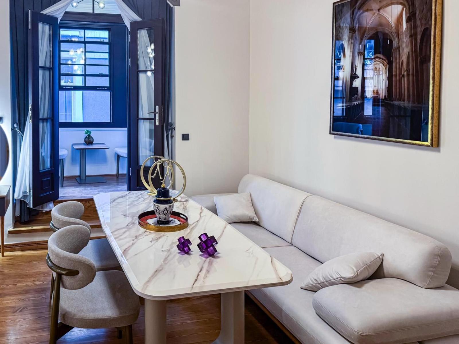 King Suite with Balcony photo 2