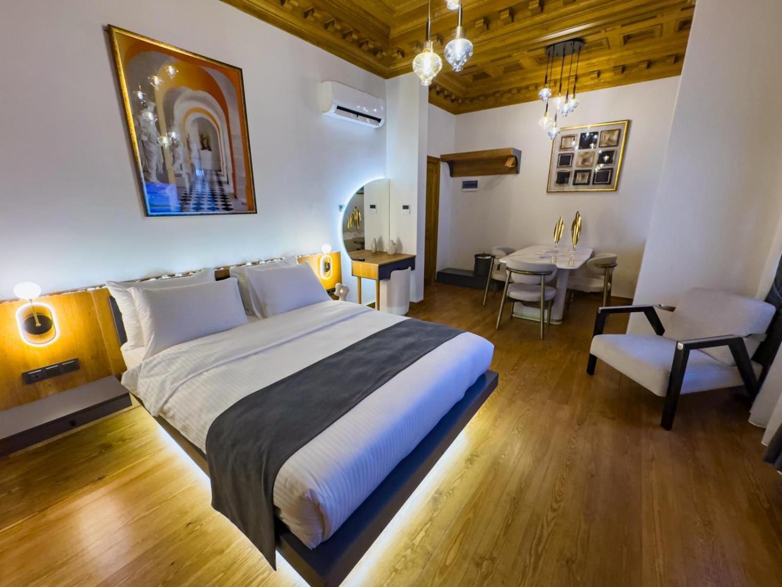 Deluxe Double Room with Balcony photo 1