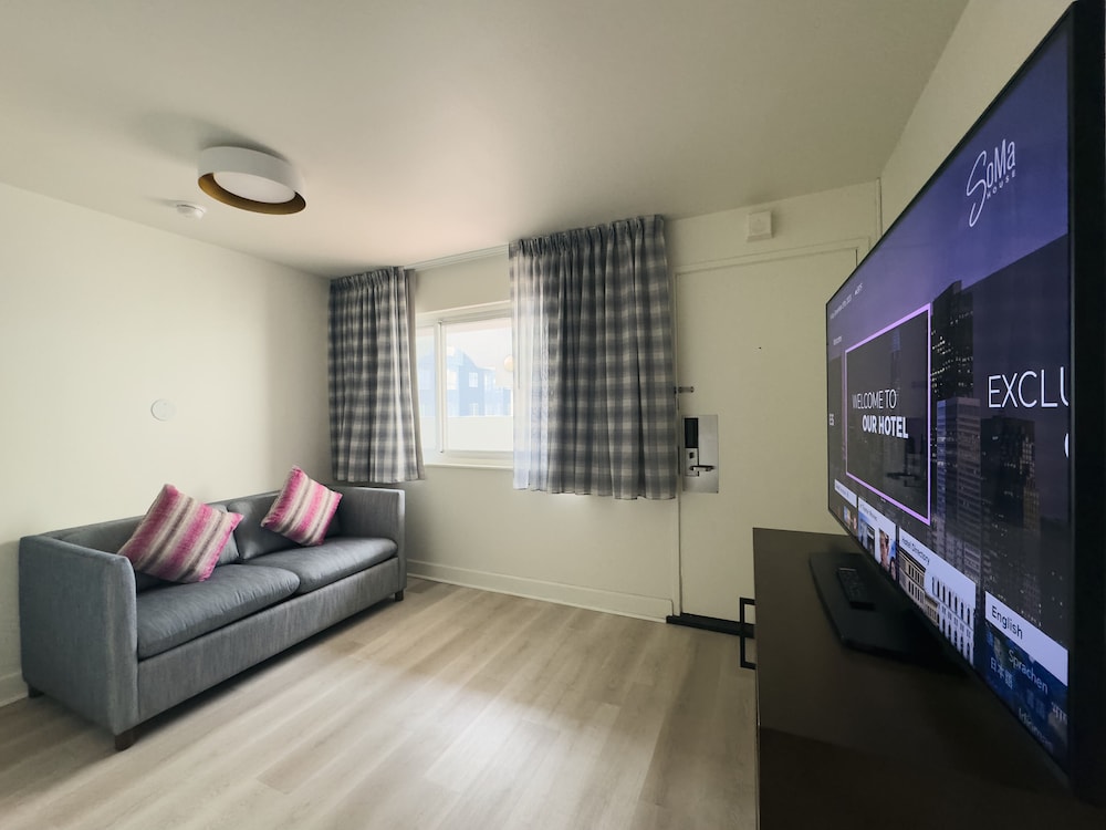 Comfort Suite, 1 King Bed with Sofa bed, Non Smoking, Pool Access photo 1