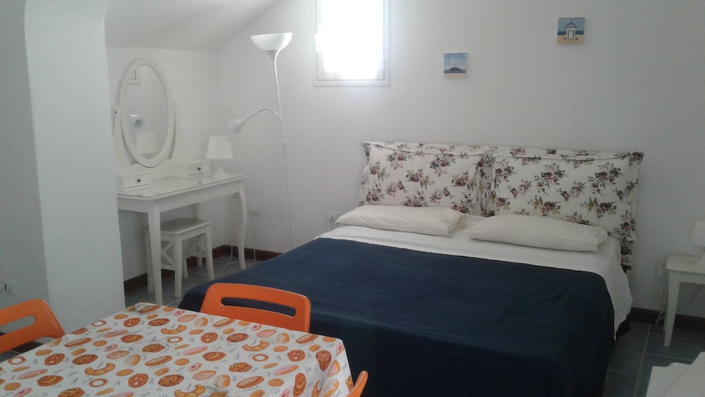 Studio, Ground Floor (D1)