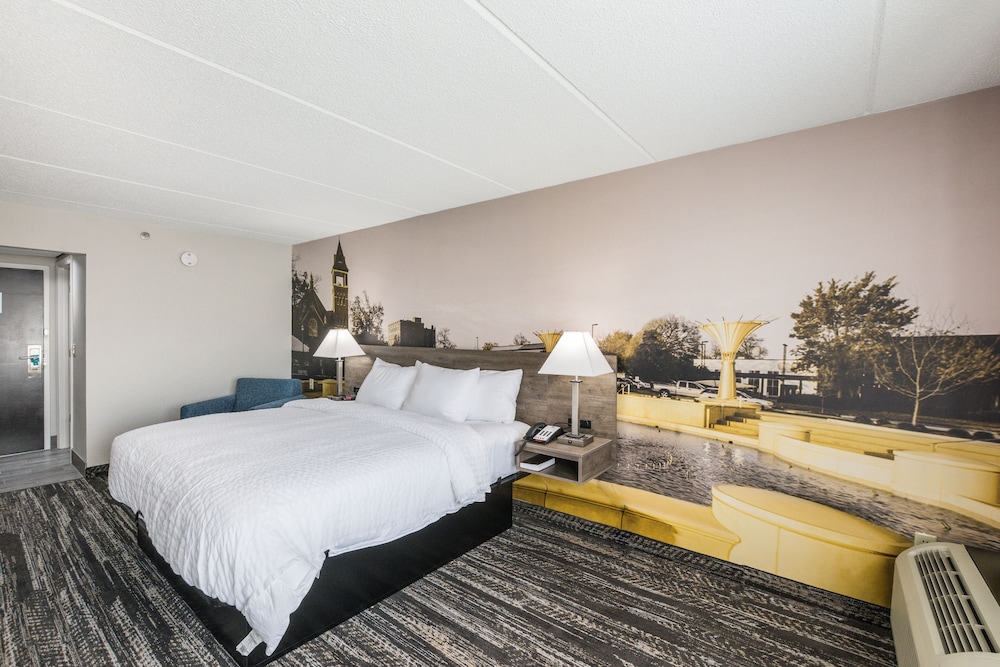 Standard Room, 1 King Bed, Non Smoking - Photo 2