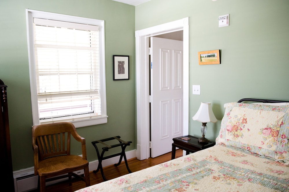 Comfort Room, 1 Double Bed, Fireplace, Corner photo 1
