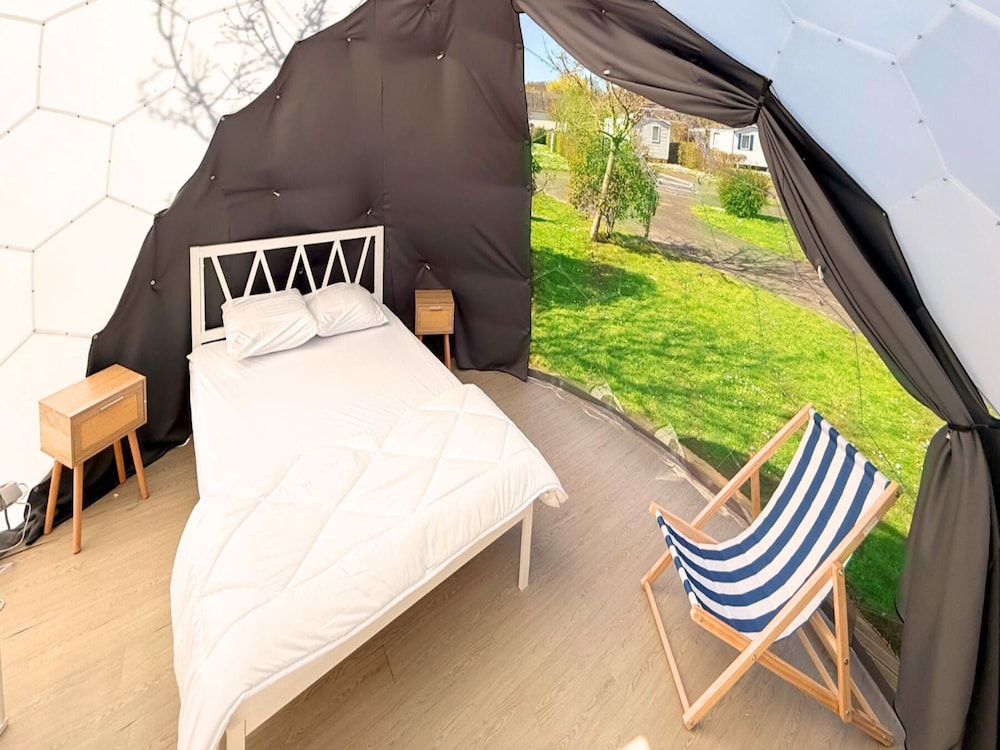 Premium Tent photo 2