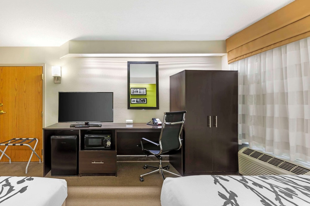 Standard Double Room, 2 Double Beds, Non Smoking - Photo 2