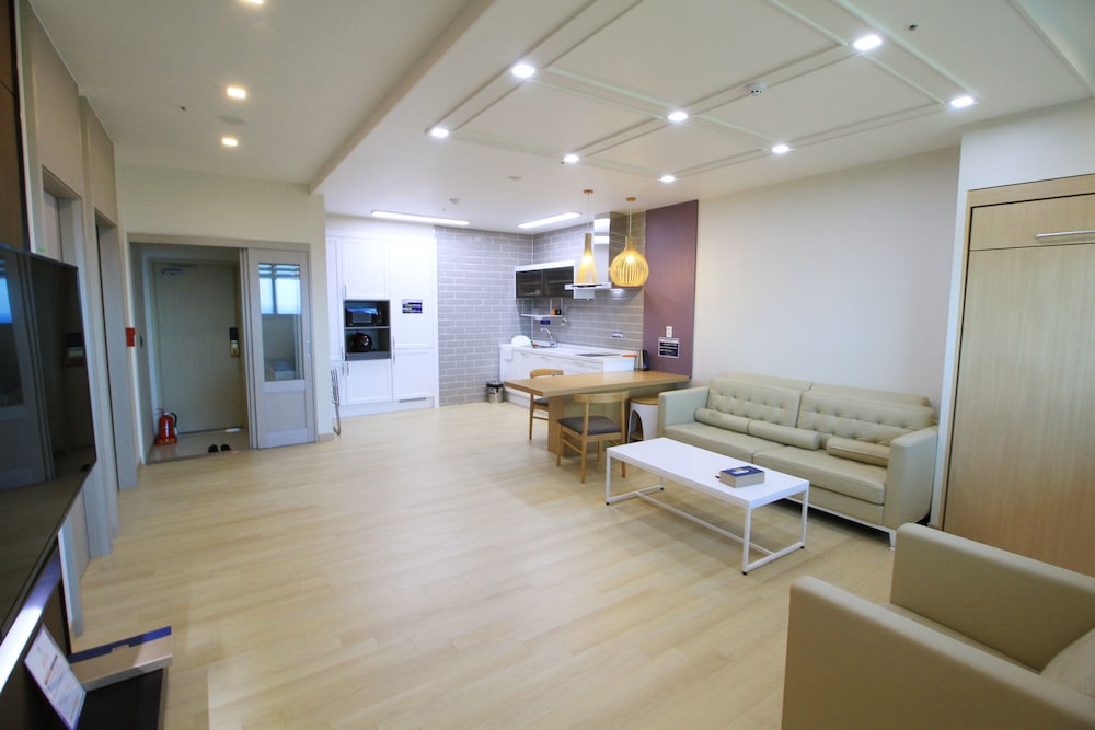 Condo, Ocean View (34 Pyeong) photo 1