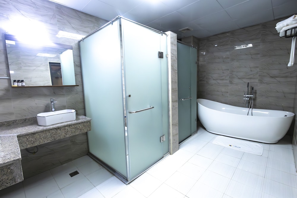 Deluxe Suite - Photo 3