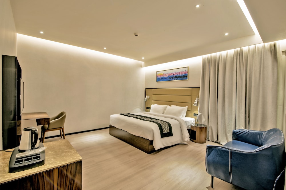 Executive Room - Photo 8
