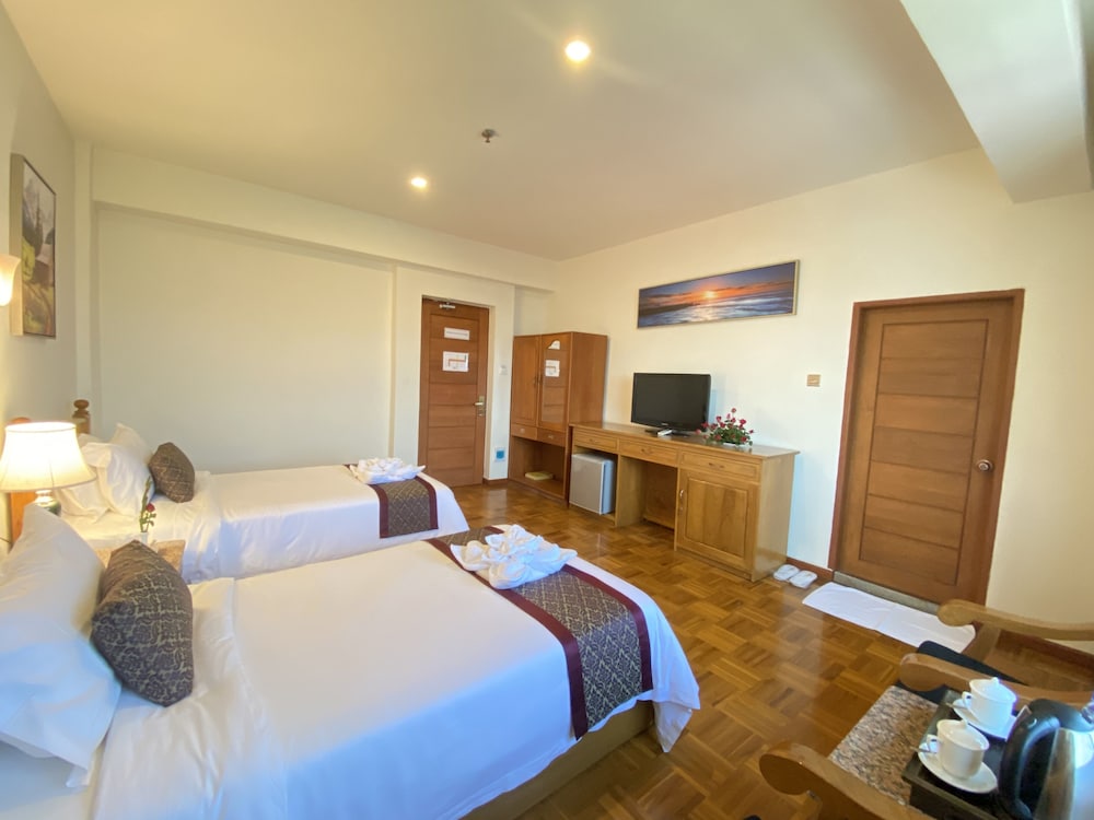 Deluxe Double Or Twin Room photo 3