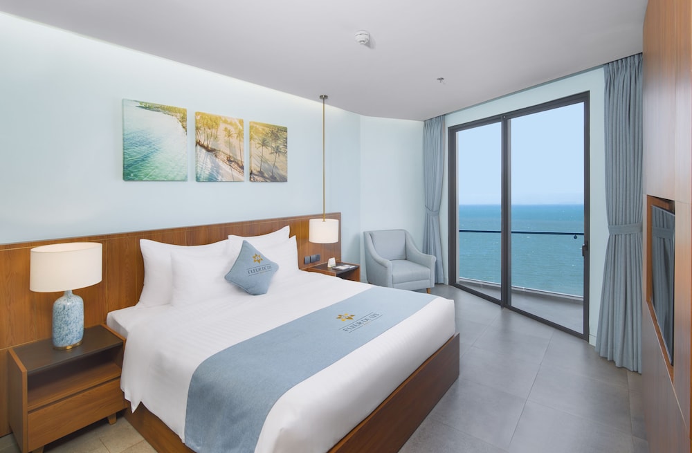 Deluxe Double Room, 1 Queen Bed, Balcony, Beach View