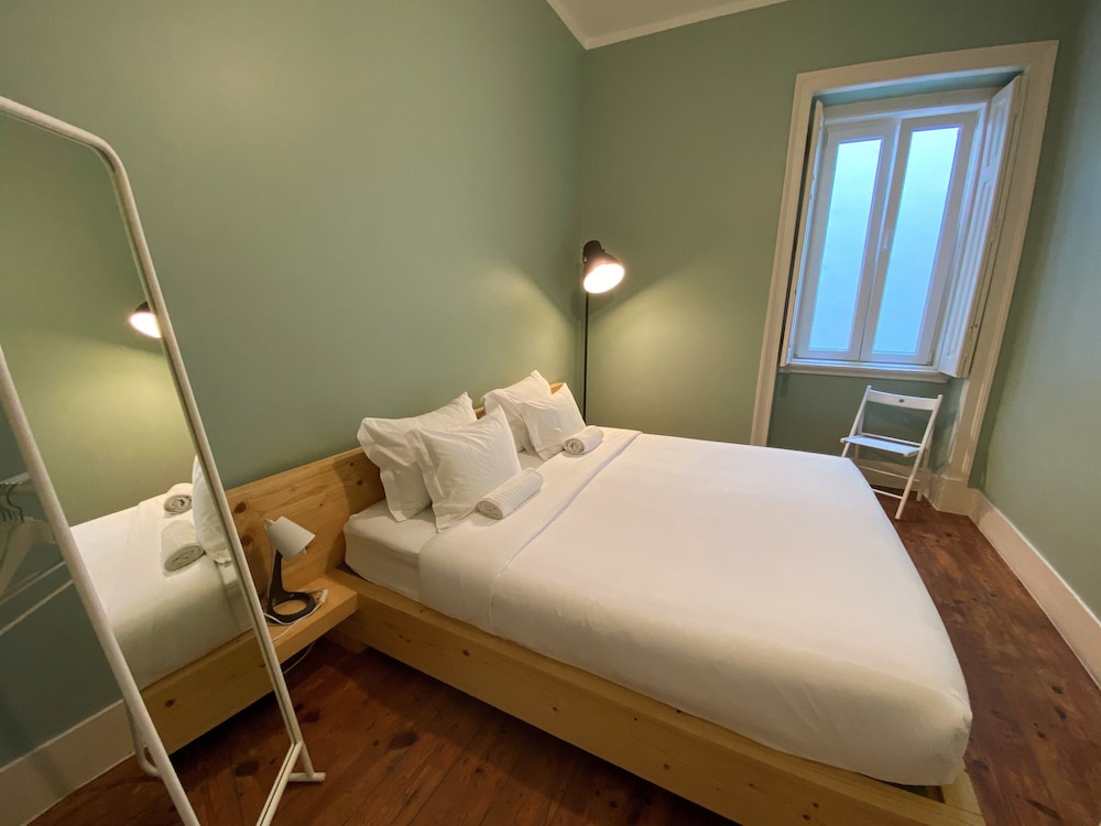 Double Room, 1 Large Twin Bed, Non Smoking, Shared Bathroom photo 2