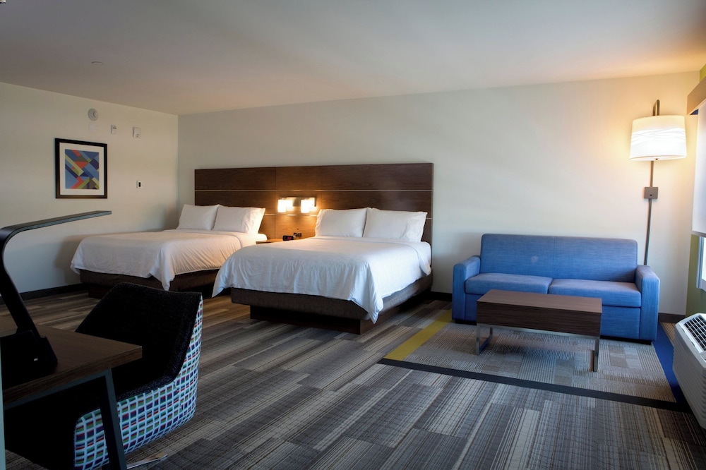Standard Room, Multiple Beds - Photo 3