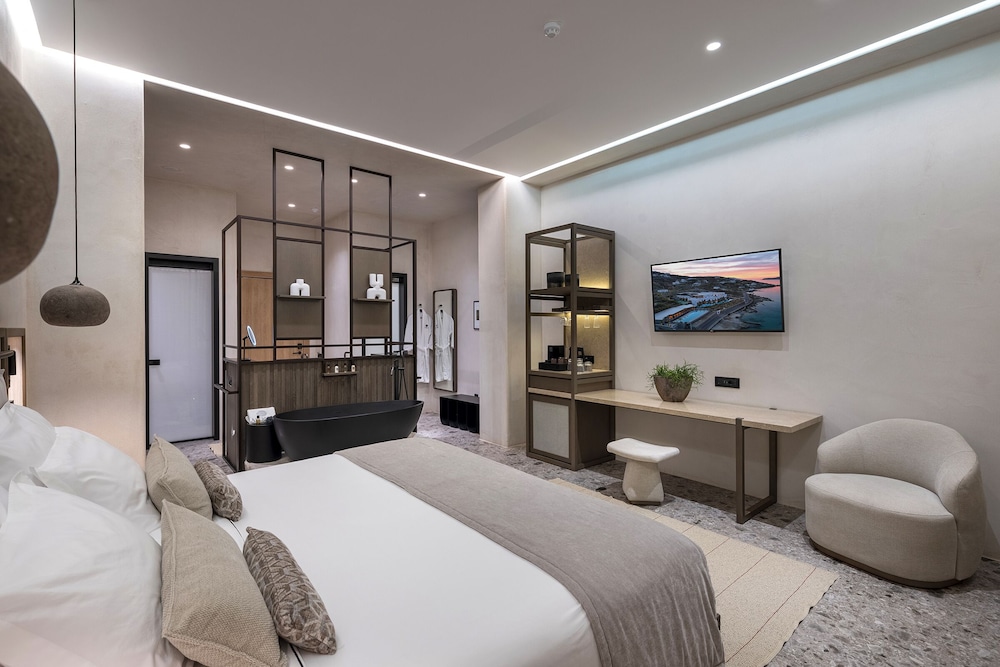EPIC Junior Suite with Jacuzzi and Garden View - Photo 2
