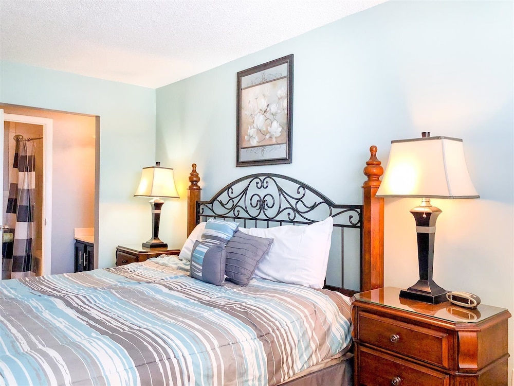 Condo, 1 King Bed with Sofa bed (The Summit 728)